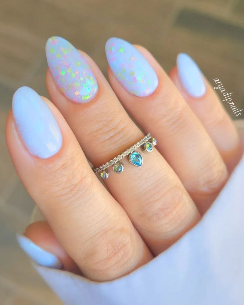 ongles violet avec paillettes
