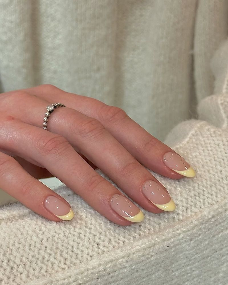 french jaune, ongles d'été chic