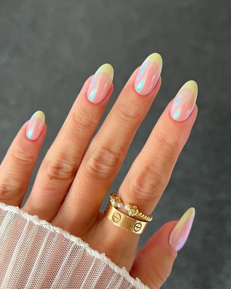 ongles jaunes, french manucure, ongles chrome