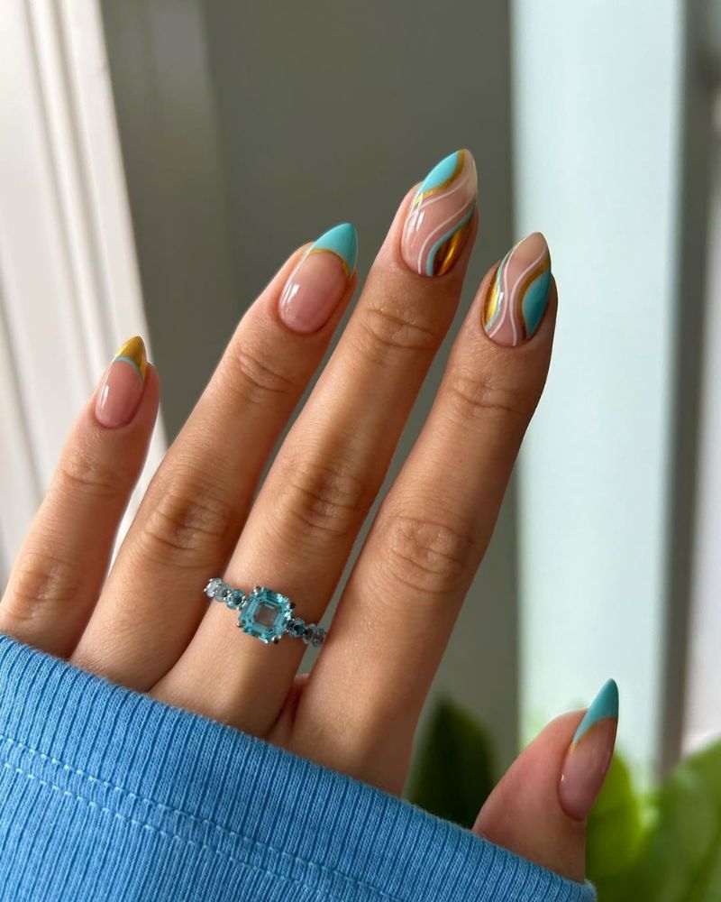 ongles bleu et cuivre, françaises printanières, manucure superbe