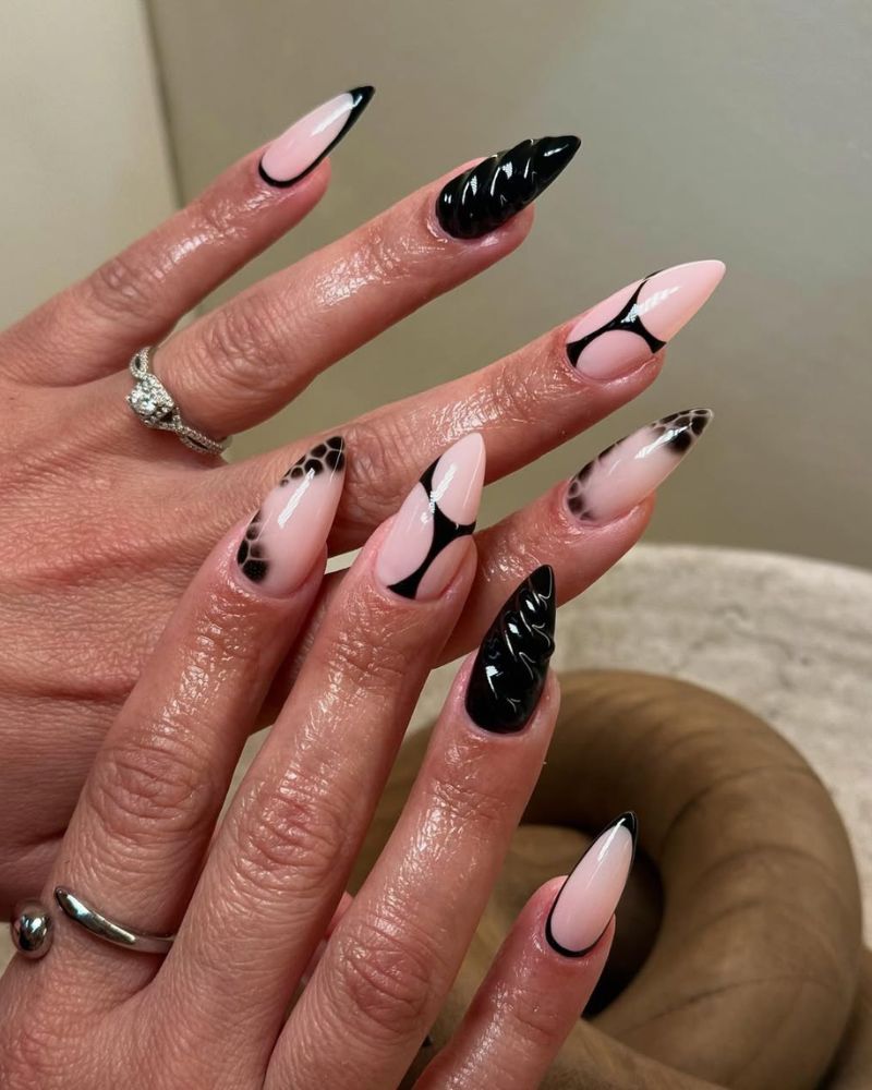 ongles noirs et nude avec nail art