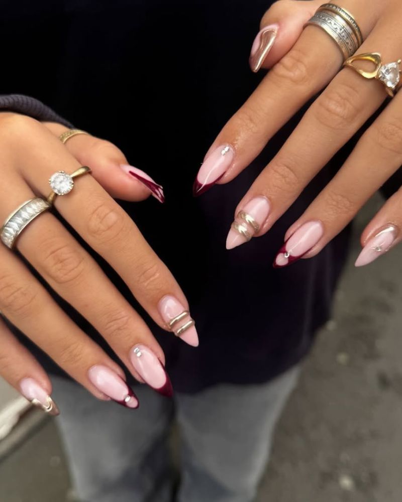 ongles stiletto nude avec french tips bordeaux