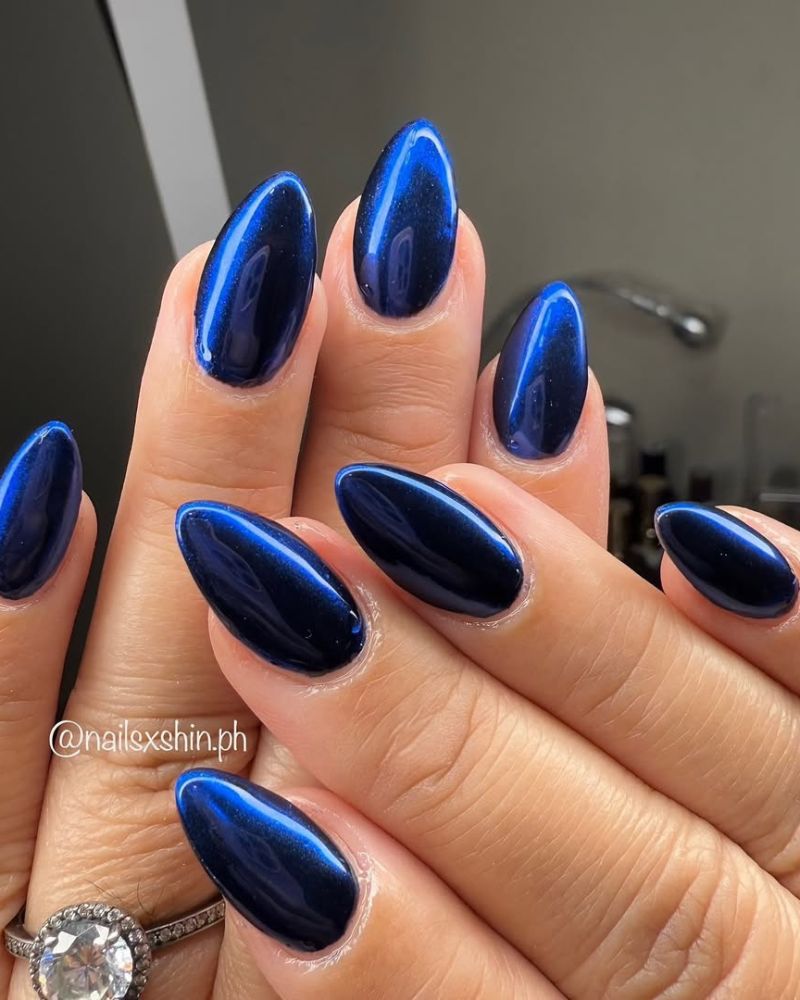 ongles bleu métallisé, ongles bleu marine