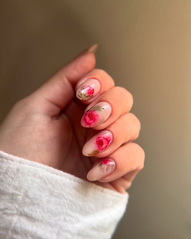 nail art pivoines, ongles élégants de printemps