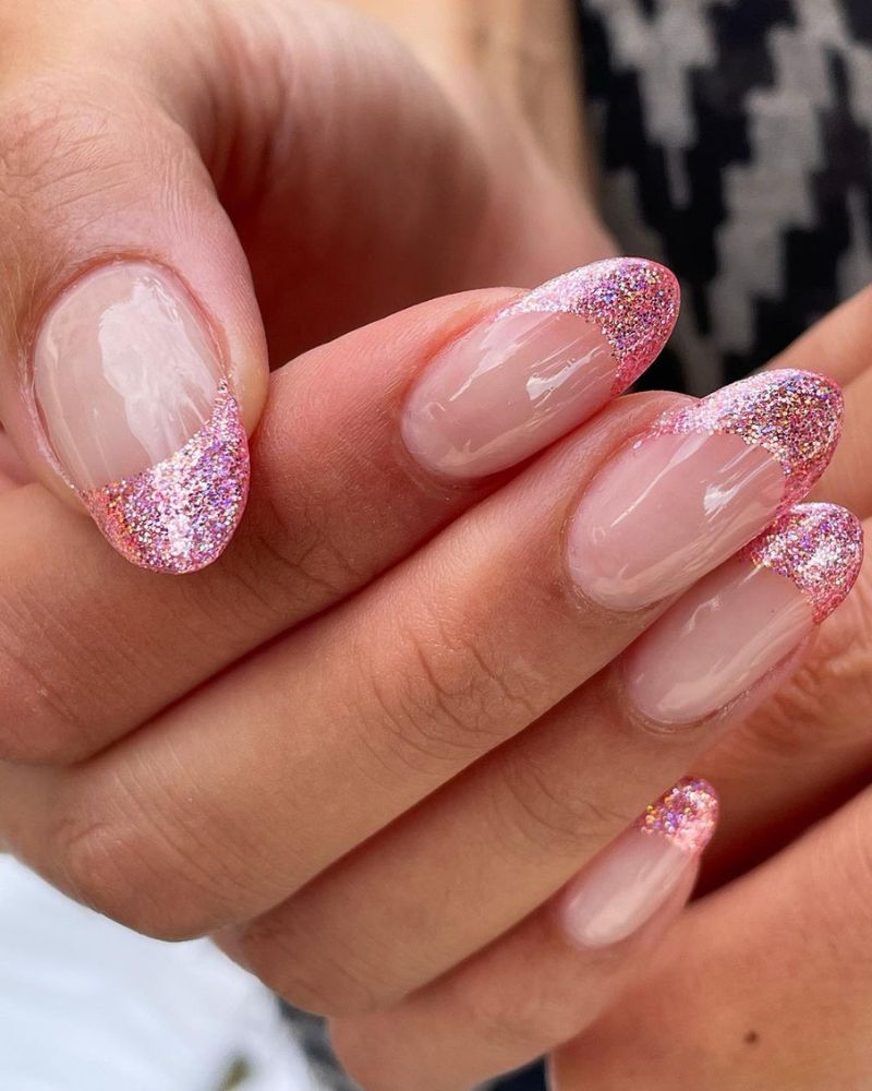 ongles roses scintillants
french manucure rose
design d'ongles roses