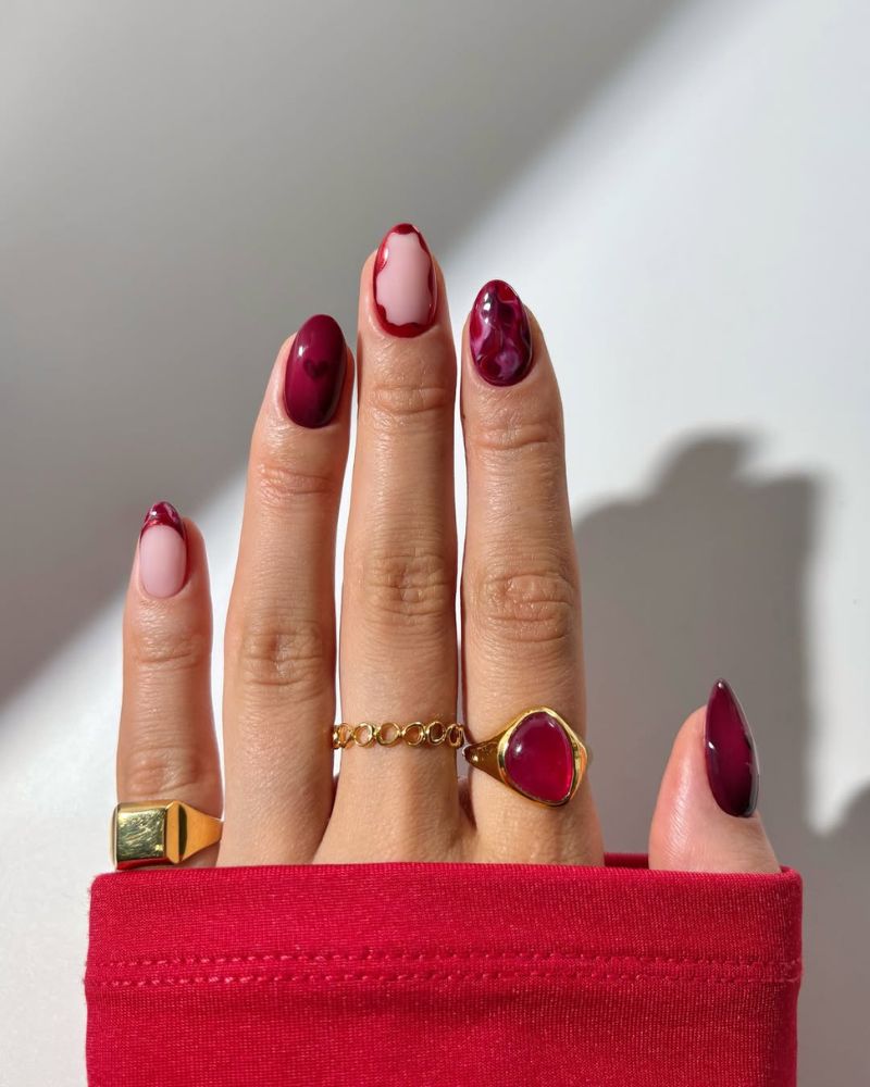 design chic rouge avec stiletto et effet marbré