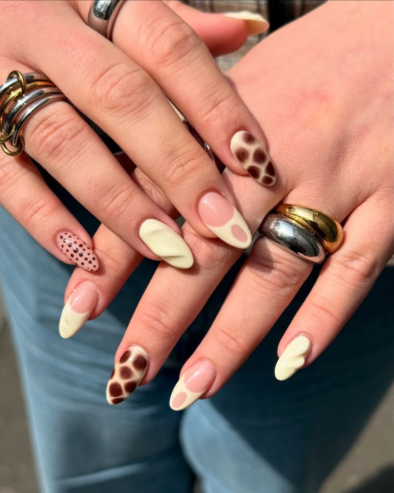 nail art marron et jaune pour manucure automnale