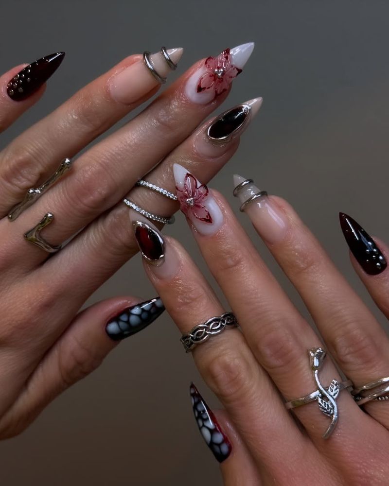 ongles longs stiletto d’automne avec fleur 3D et bagues