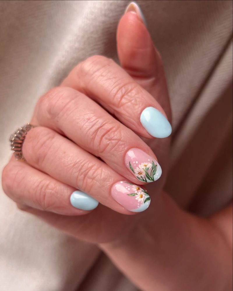 ongles bleu clair, ongles bleu ciel