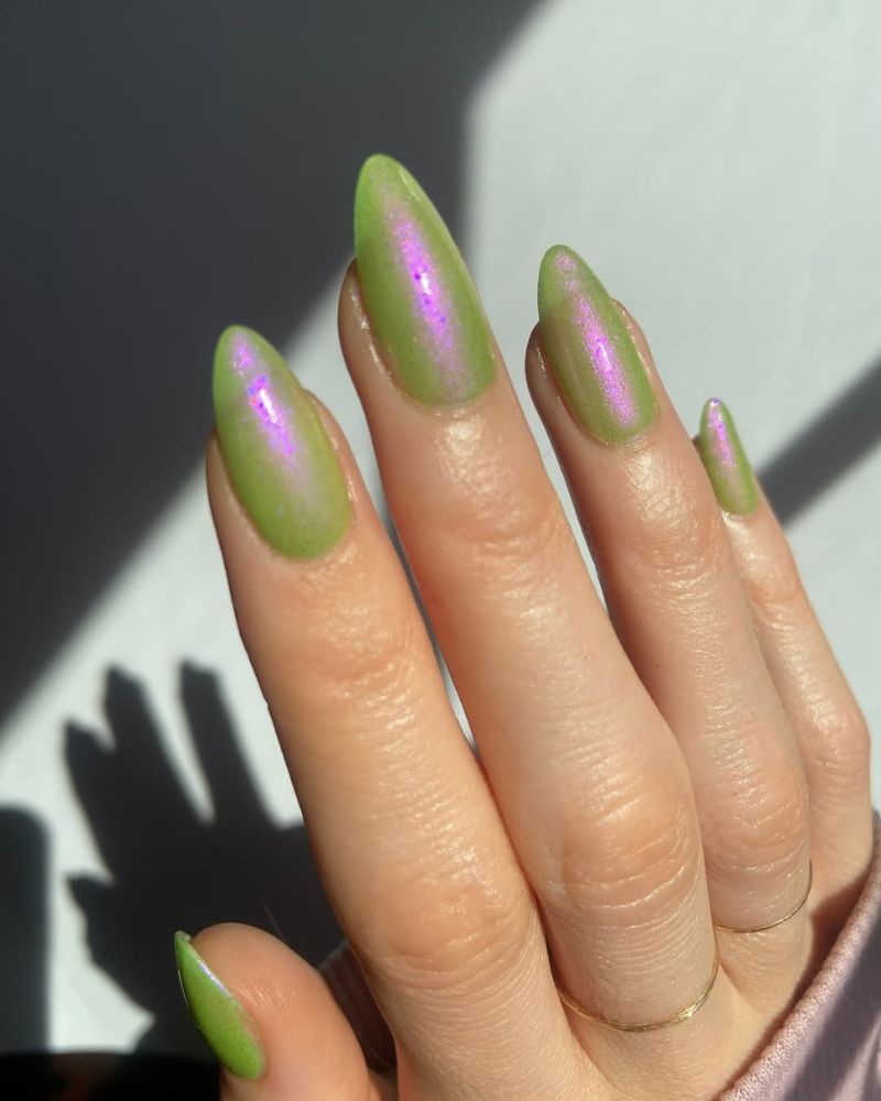 ongles vert citron, ongles chrome violet