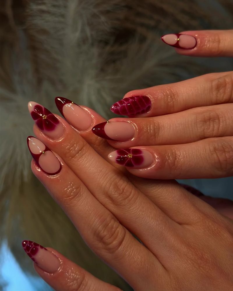 forme amande avec nail art rouge sur base nude