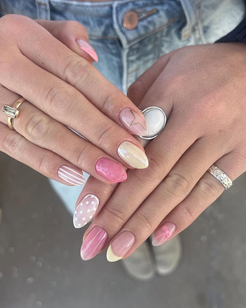 ongles chrome jaune, ongles rose et jaune, ongles printaniers