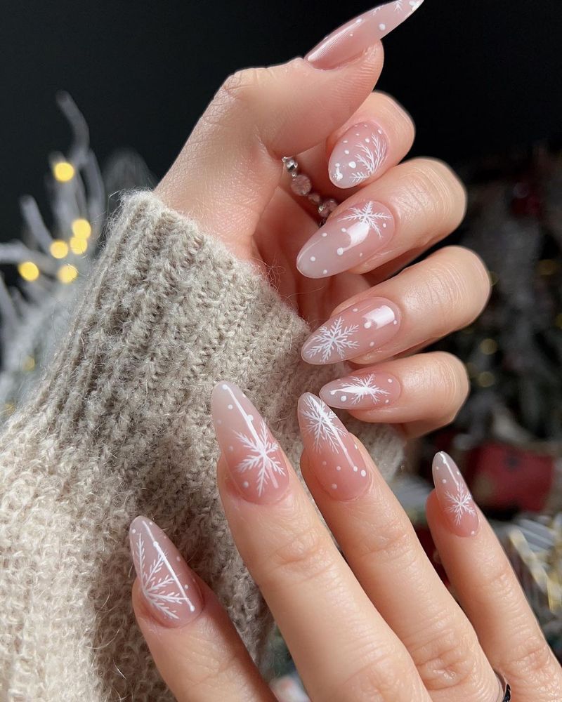 nail art flocon de neige, ongles simples d'hiver, ongles élégants d'hiver