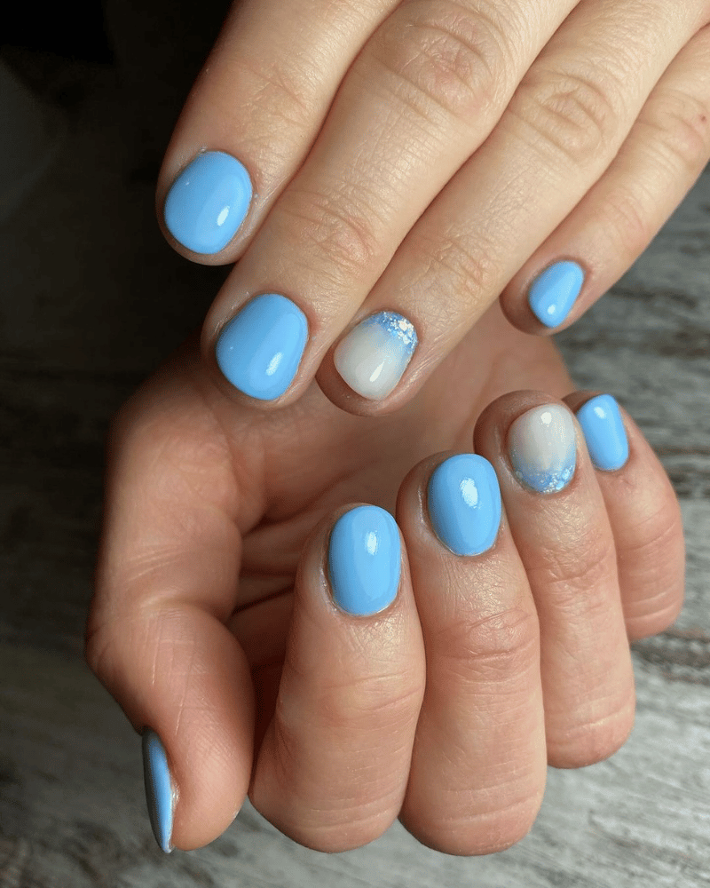 ongles bleus courts