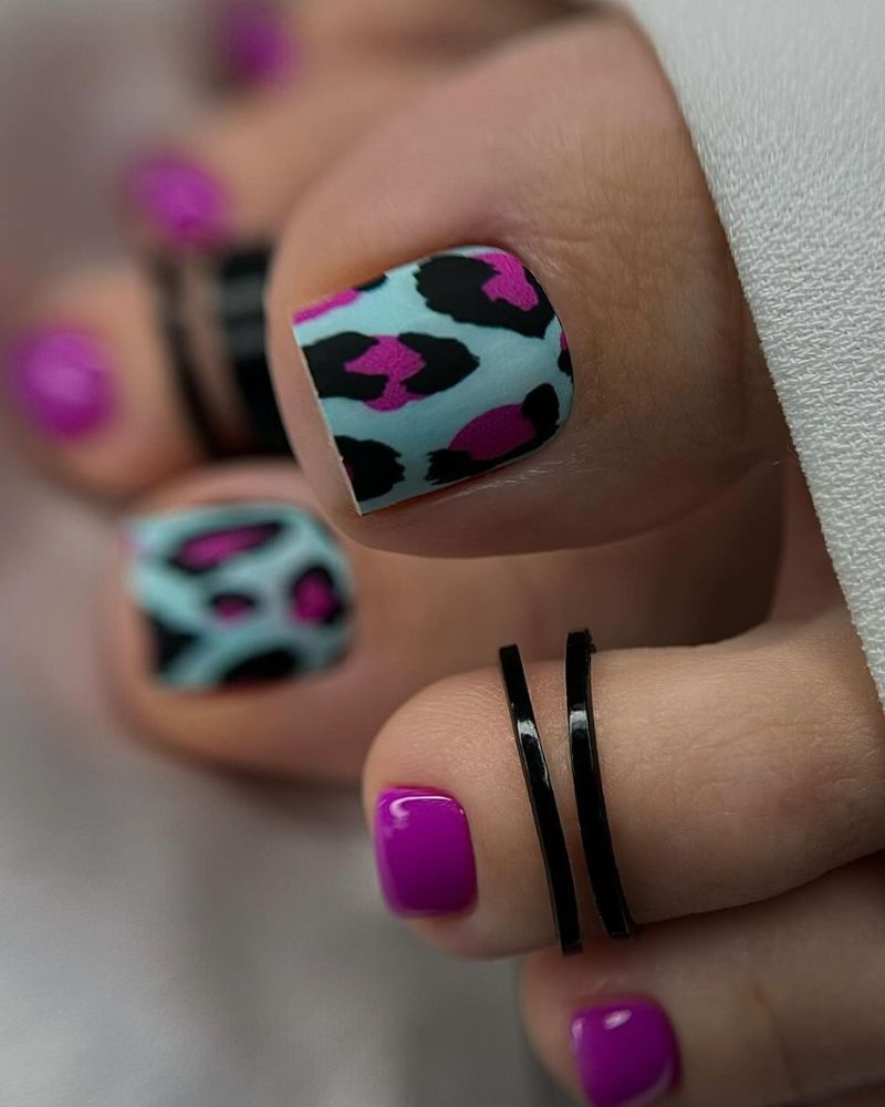 designs d’ongles d’orteils violet pour l’été