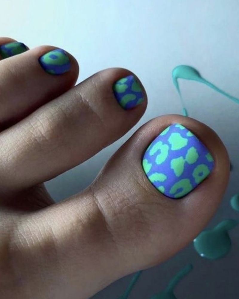 pédicure bleu et violet