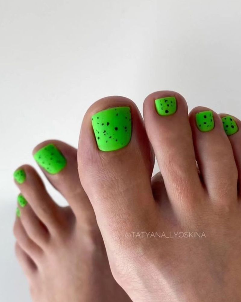 ongles verts pour les orteils