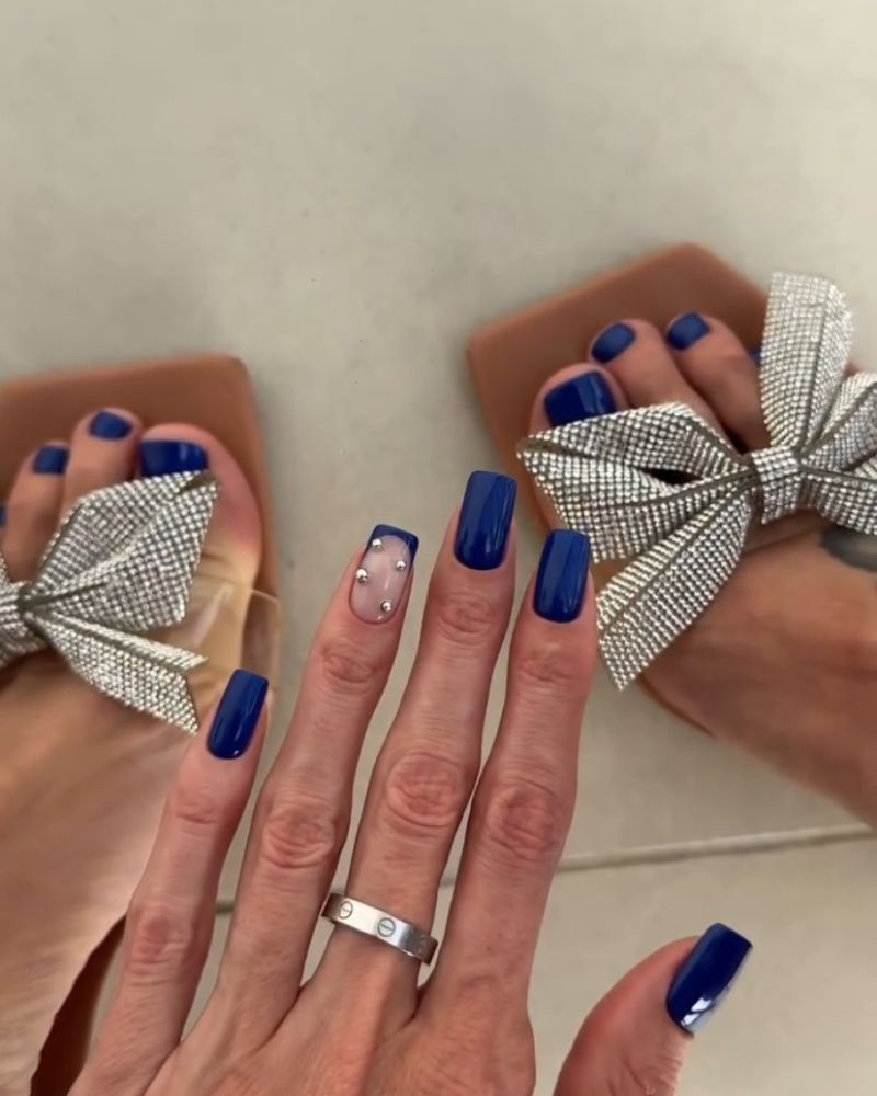 manucure bleue et pédicure bleue