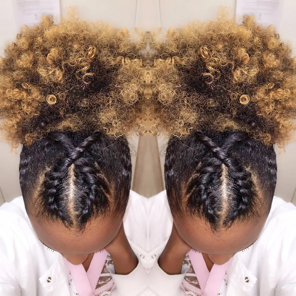 Afro puff blond avec flat twists croisés