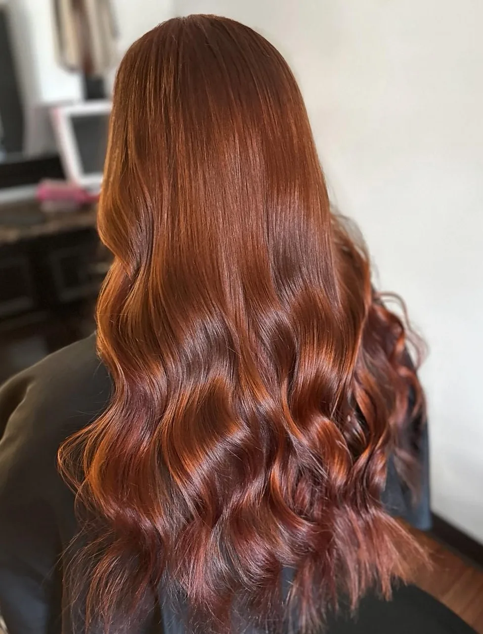 Auburn vibrant mêlant rouge profond et brun