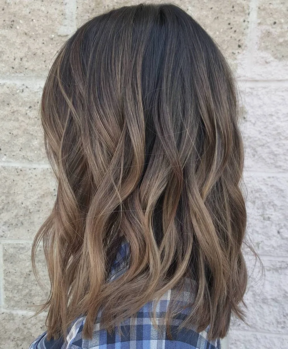 Balayage ombré ash sur base mousy brown, reflets froids