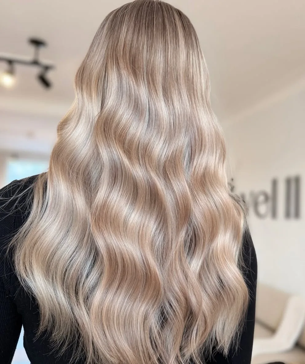 Blond champagne froid et brillant