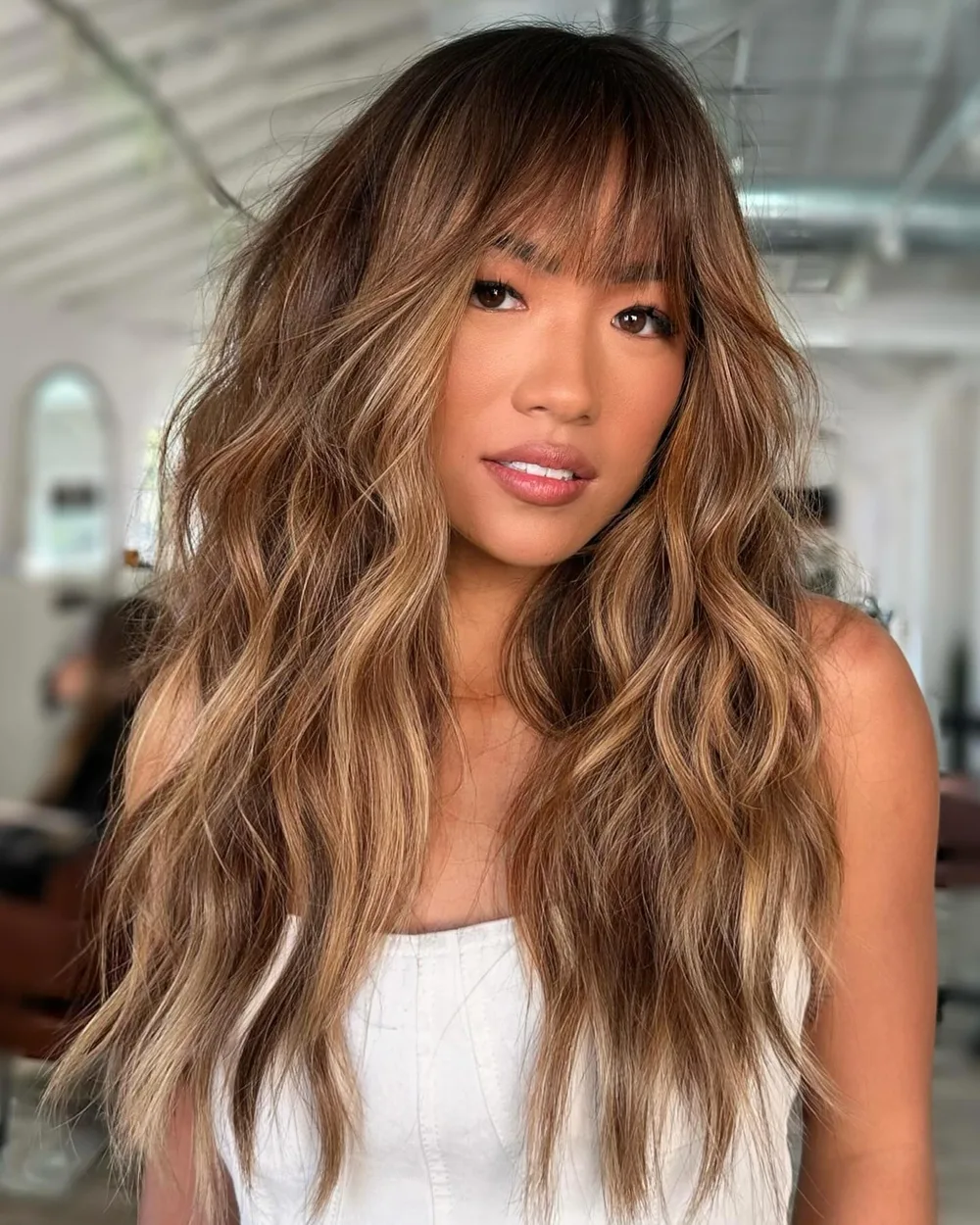 Blond froment mêlé de tons miel caramel, effet multi-dimensionnel