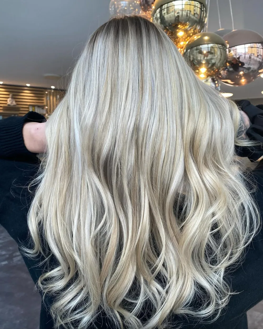 Blond mêlant argent et doré en transition douce