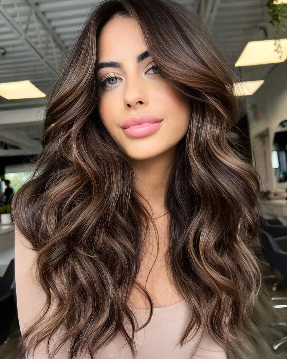 Bronde noisette aux tons chocolat et hazelnut sur boucles souples