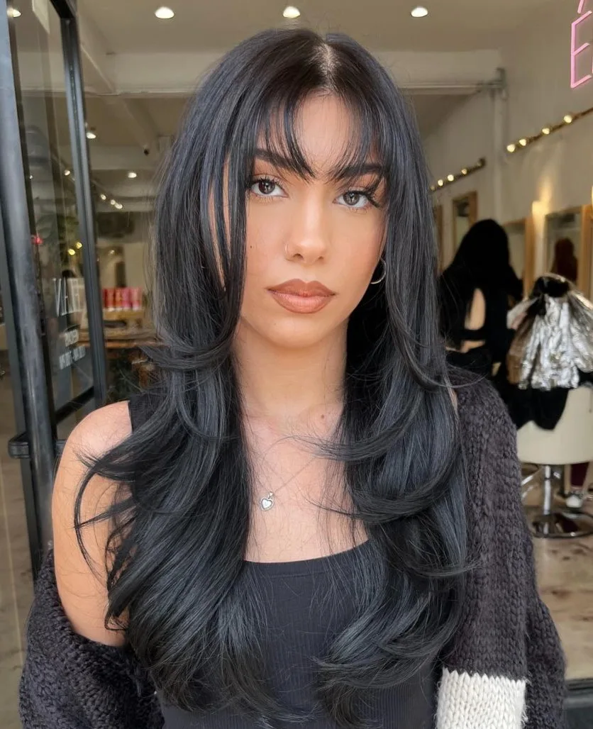Butterfly cut long avec frange wispy fine et vaporeuse