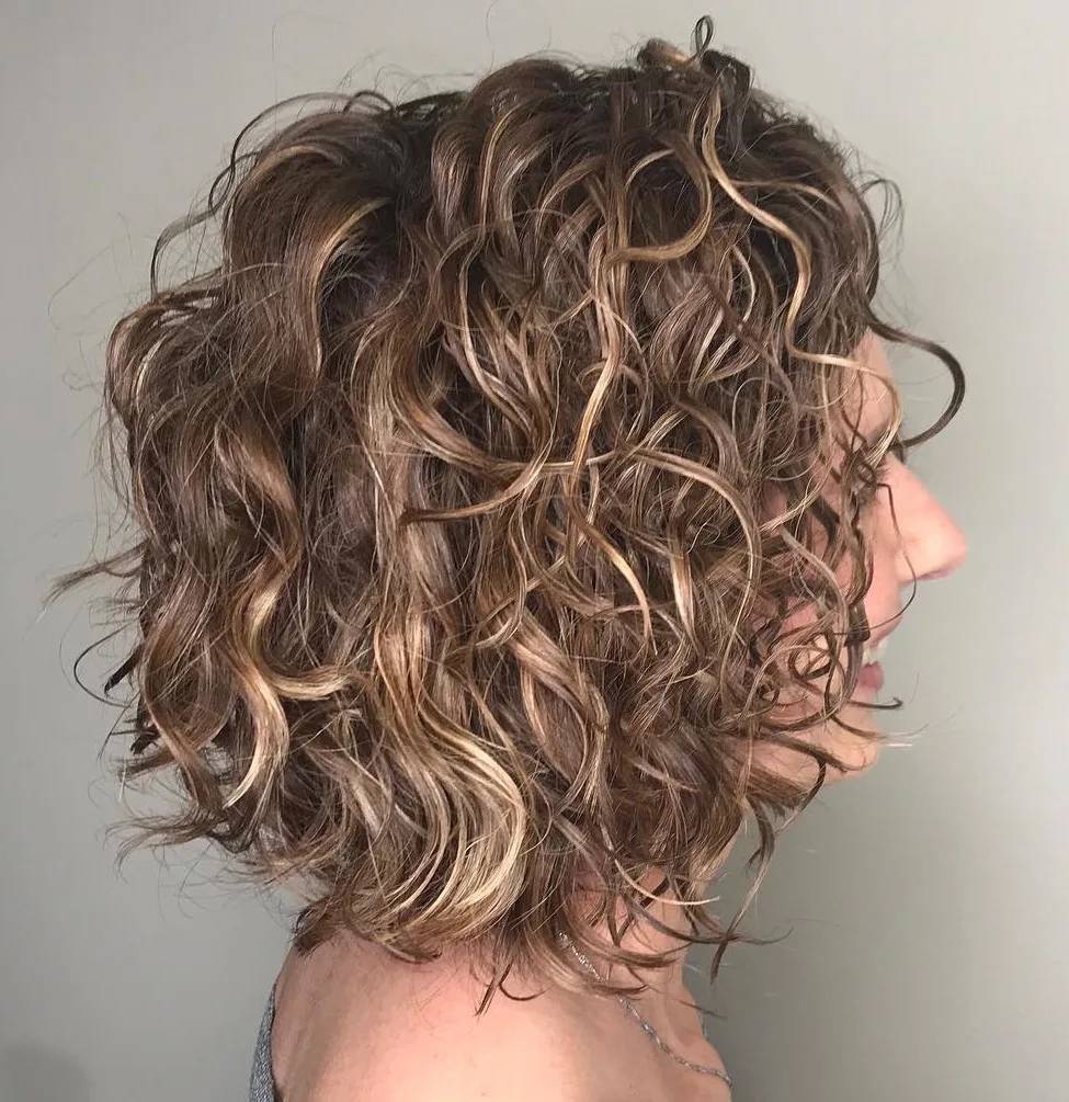 Carré bronde bouclé effet plage