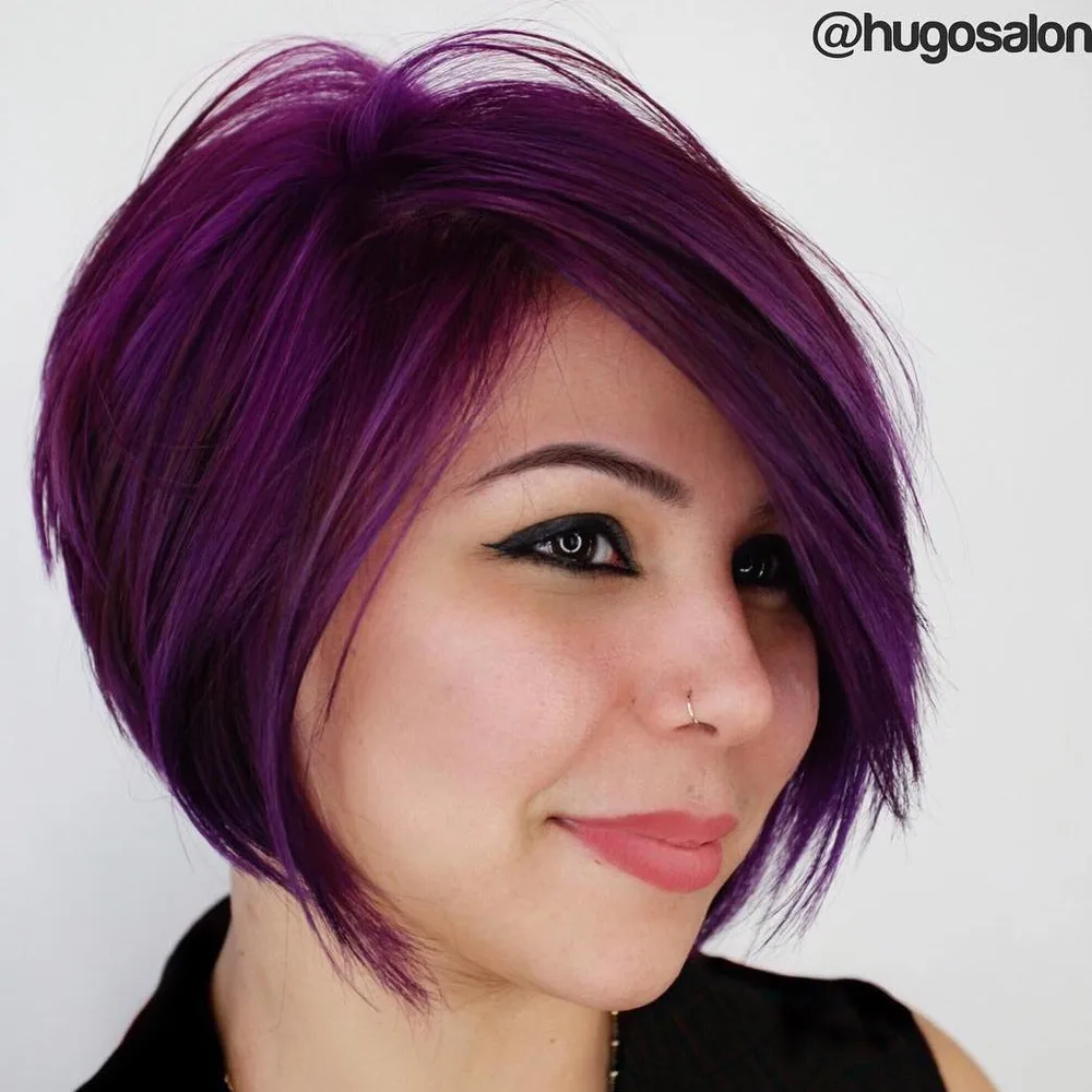 Carré concave violet texturé au menton