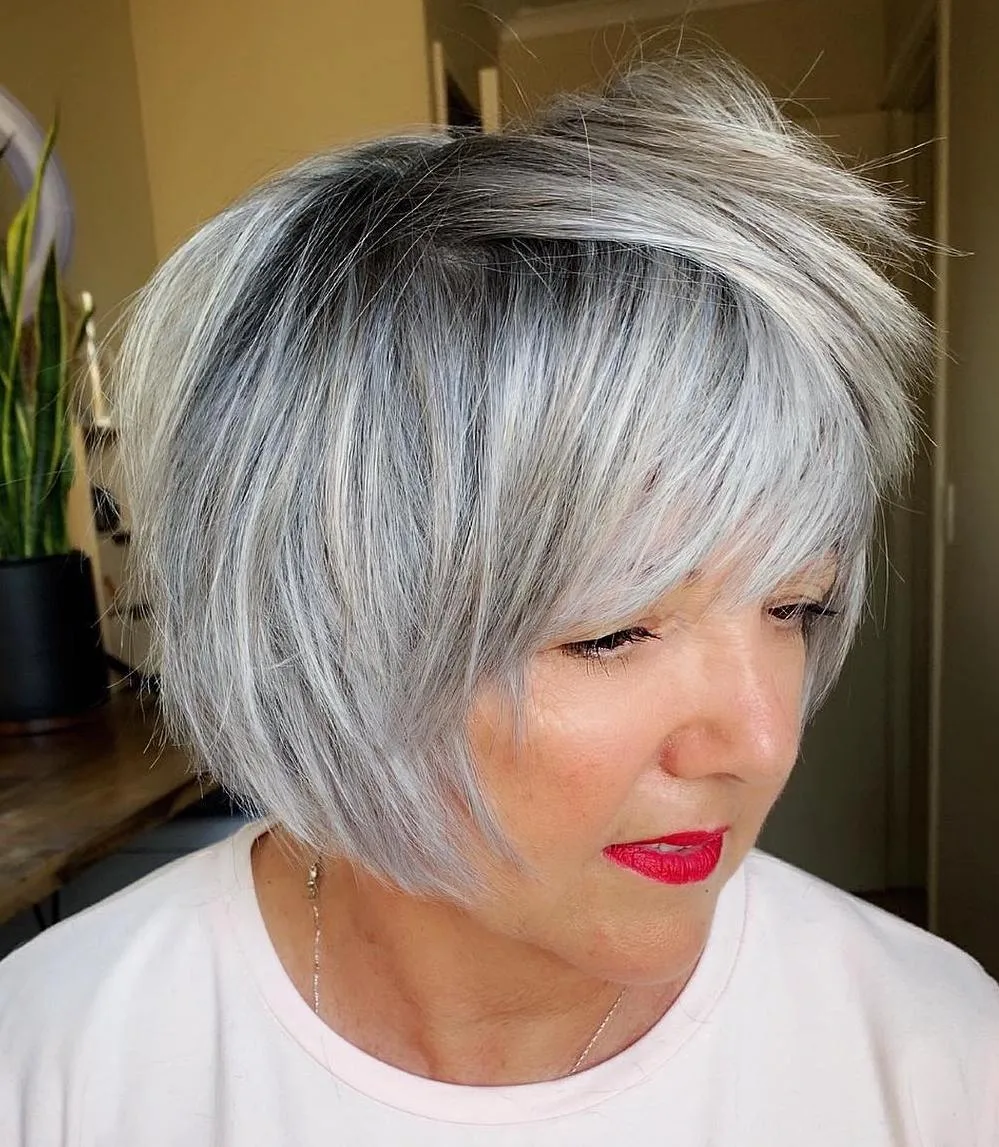 Carré effilé au rasoir en shadow root balayage