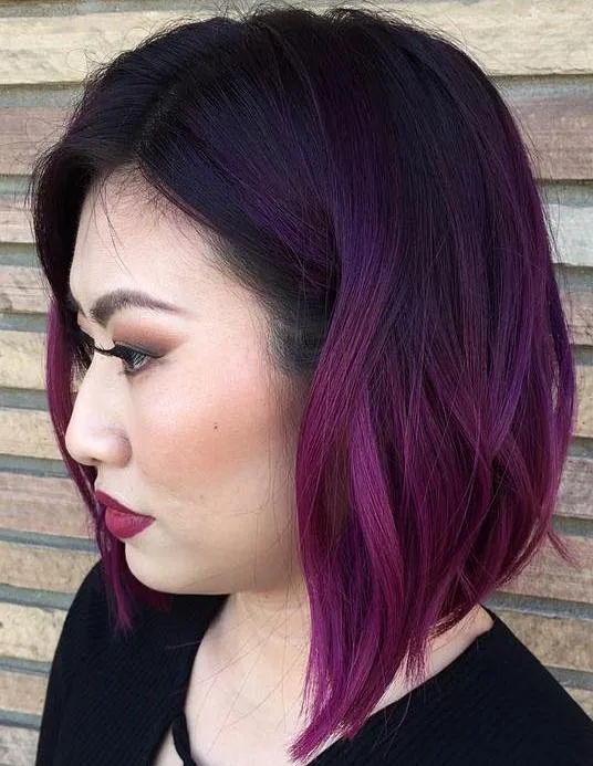 Carré mi-long angulaire empilé en ombré violet