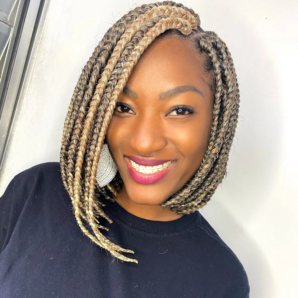 Carré tressé braided bob avec balayage blond