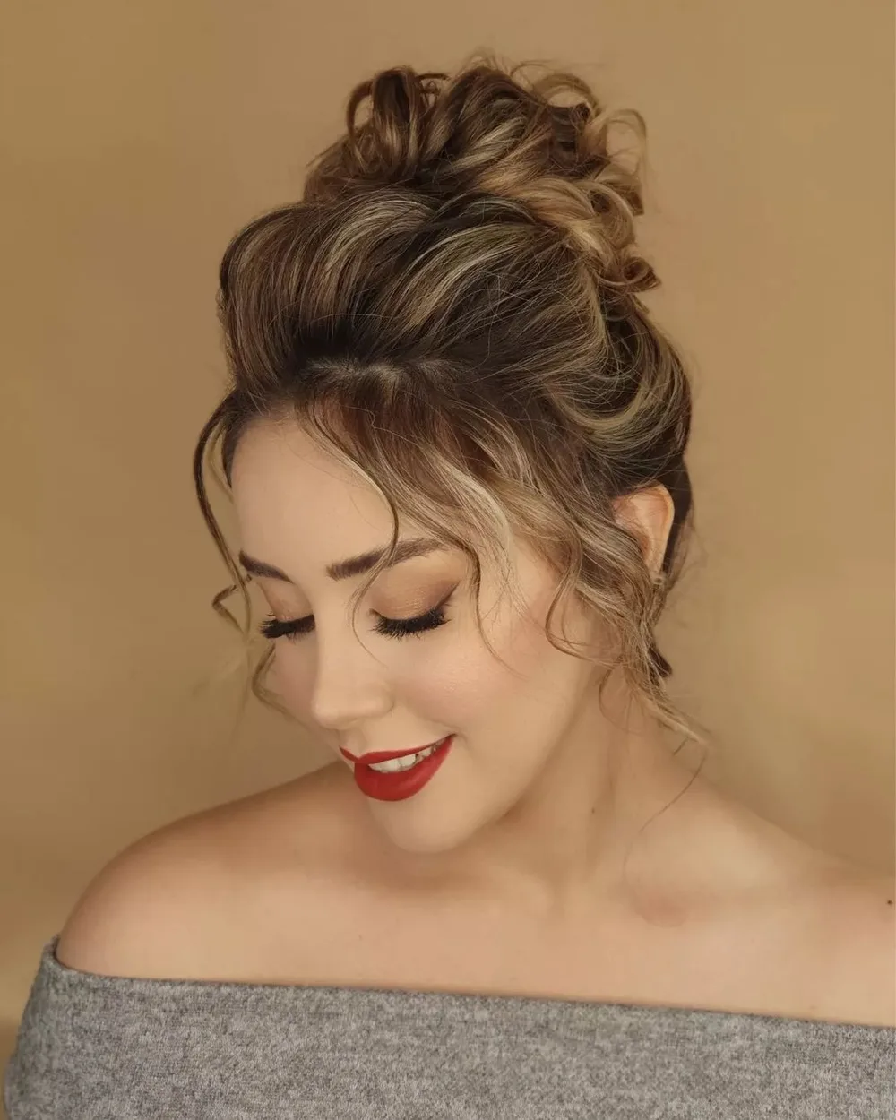 Chignon à la couronne avec crêpage pour cheveux fins