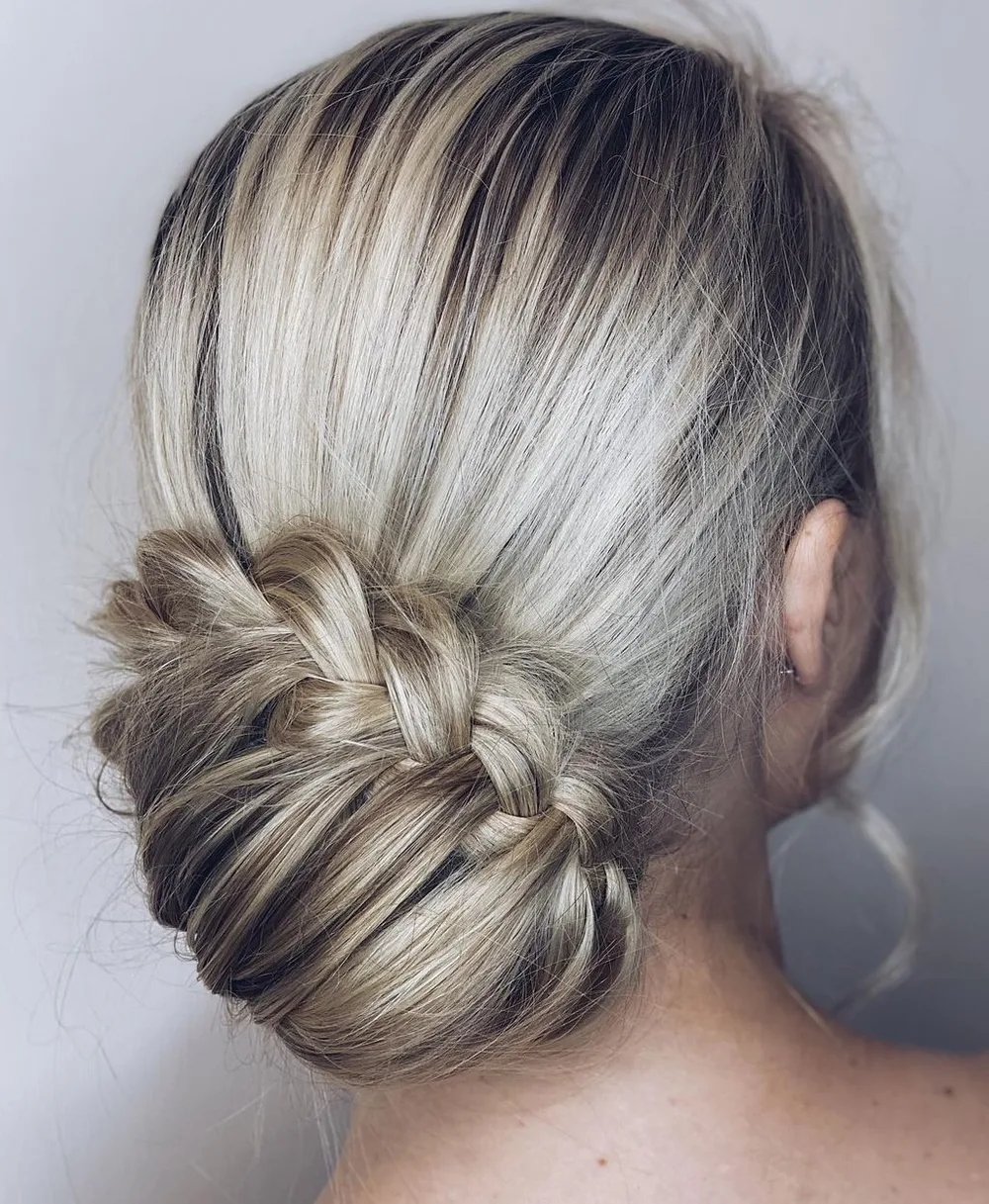 Chignon bas tressé élégant de cérémonie