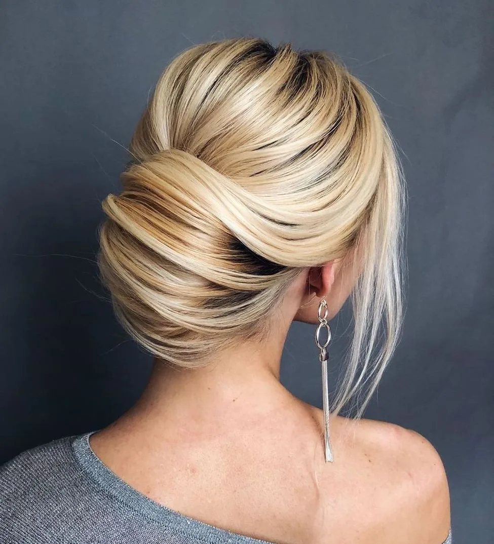 Chignon rentré poli pour événement habillé
