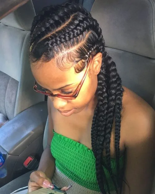 Cornrows plaquées en diagonale vers l'arrière