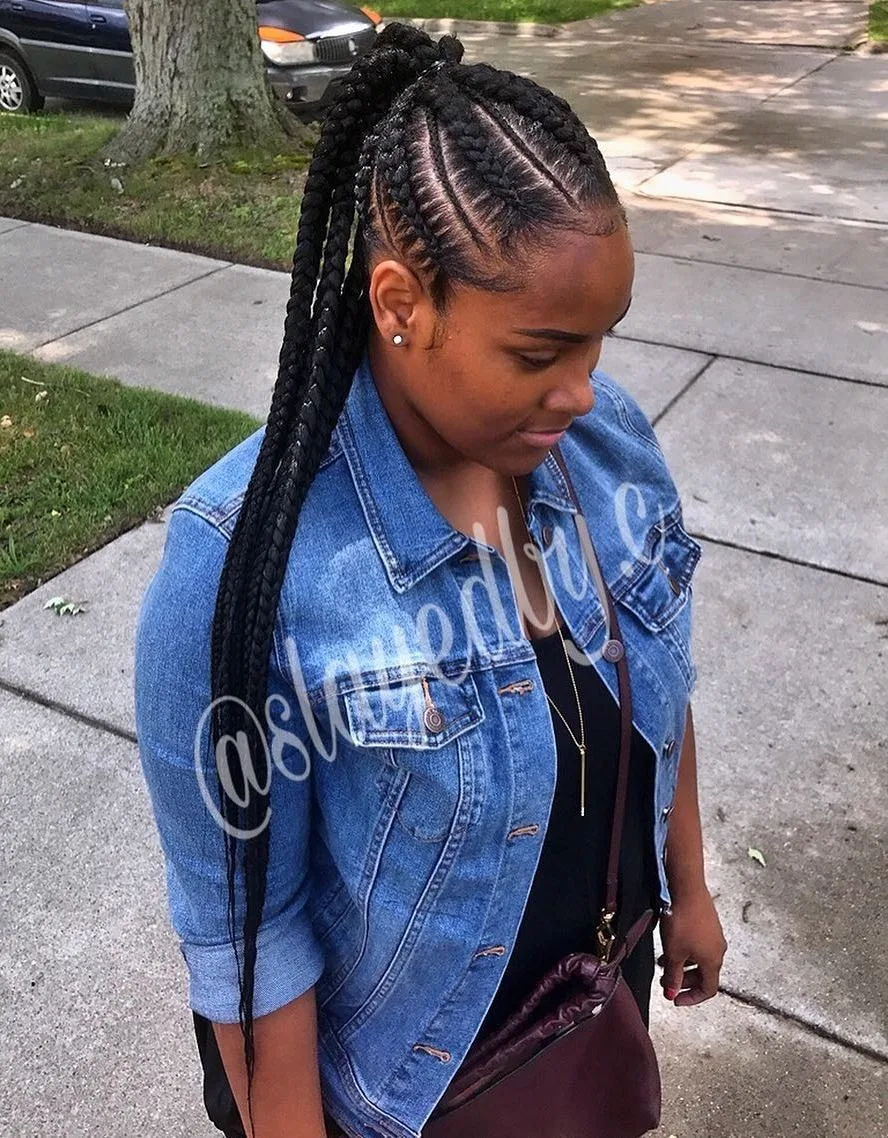 Cornrows rassemblées en une longue queue-de-cheval tressée