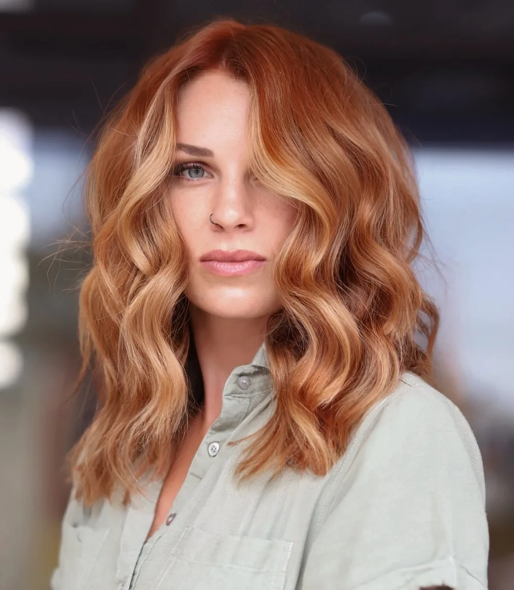 Cuivre pumpkin spice vibrant avec mèches blond fraise encadrantes