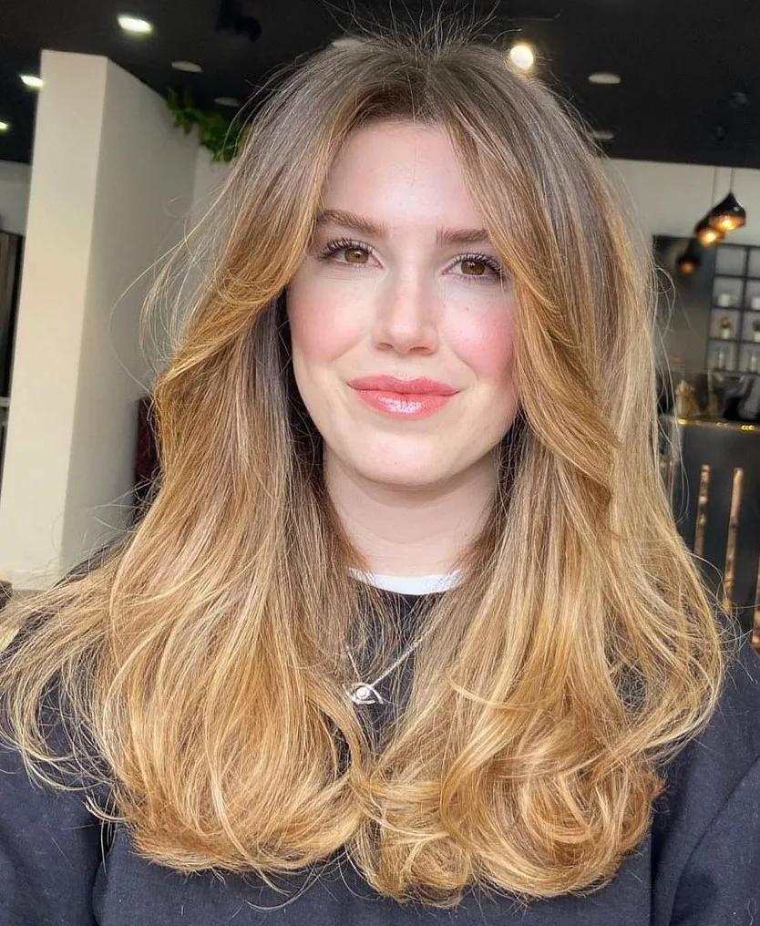 Dégradés plumeux blond fraise en ombré avec frange rideau