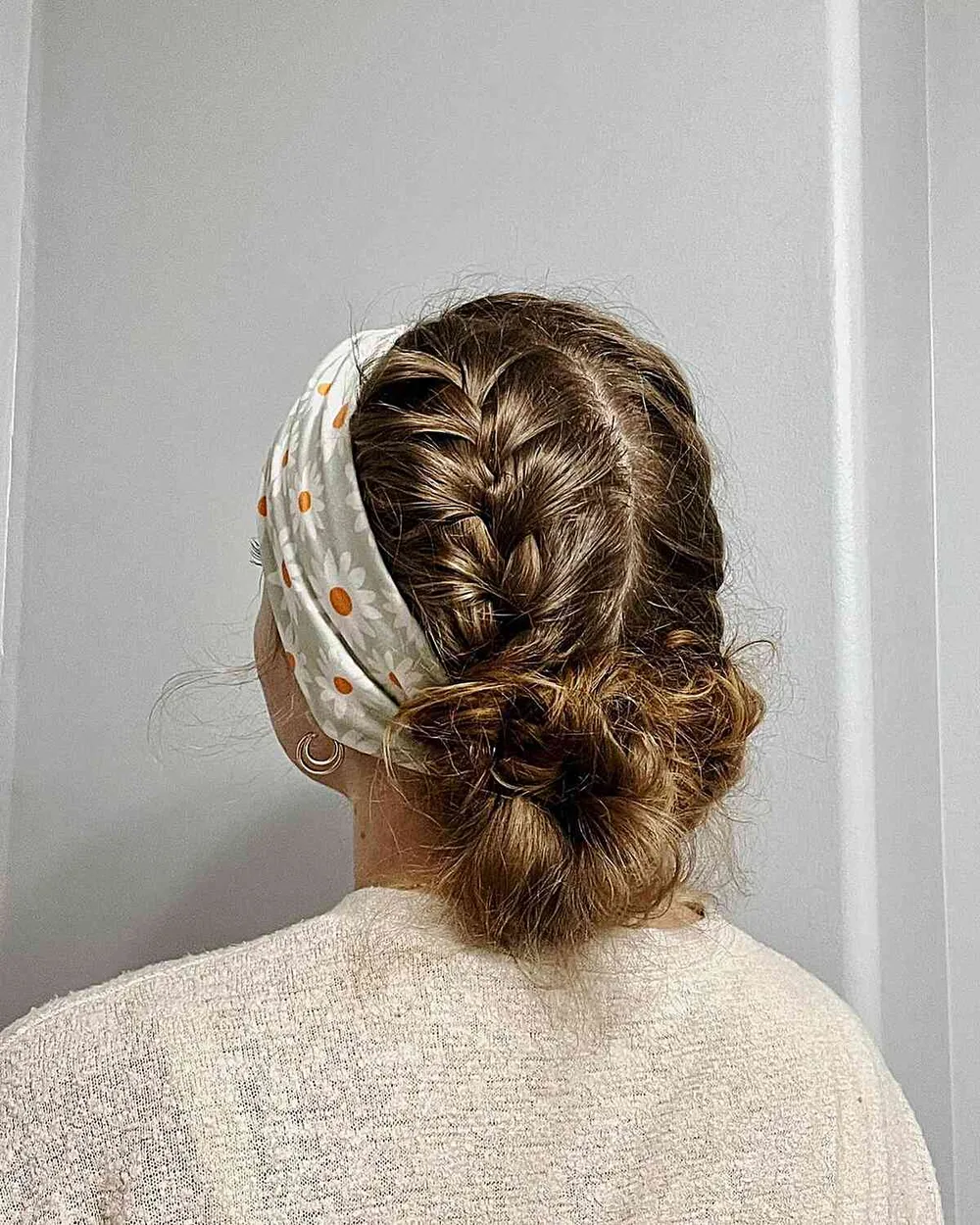 Deux tresses avec un bandana noué