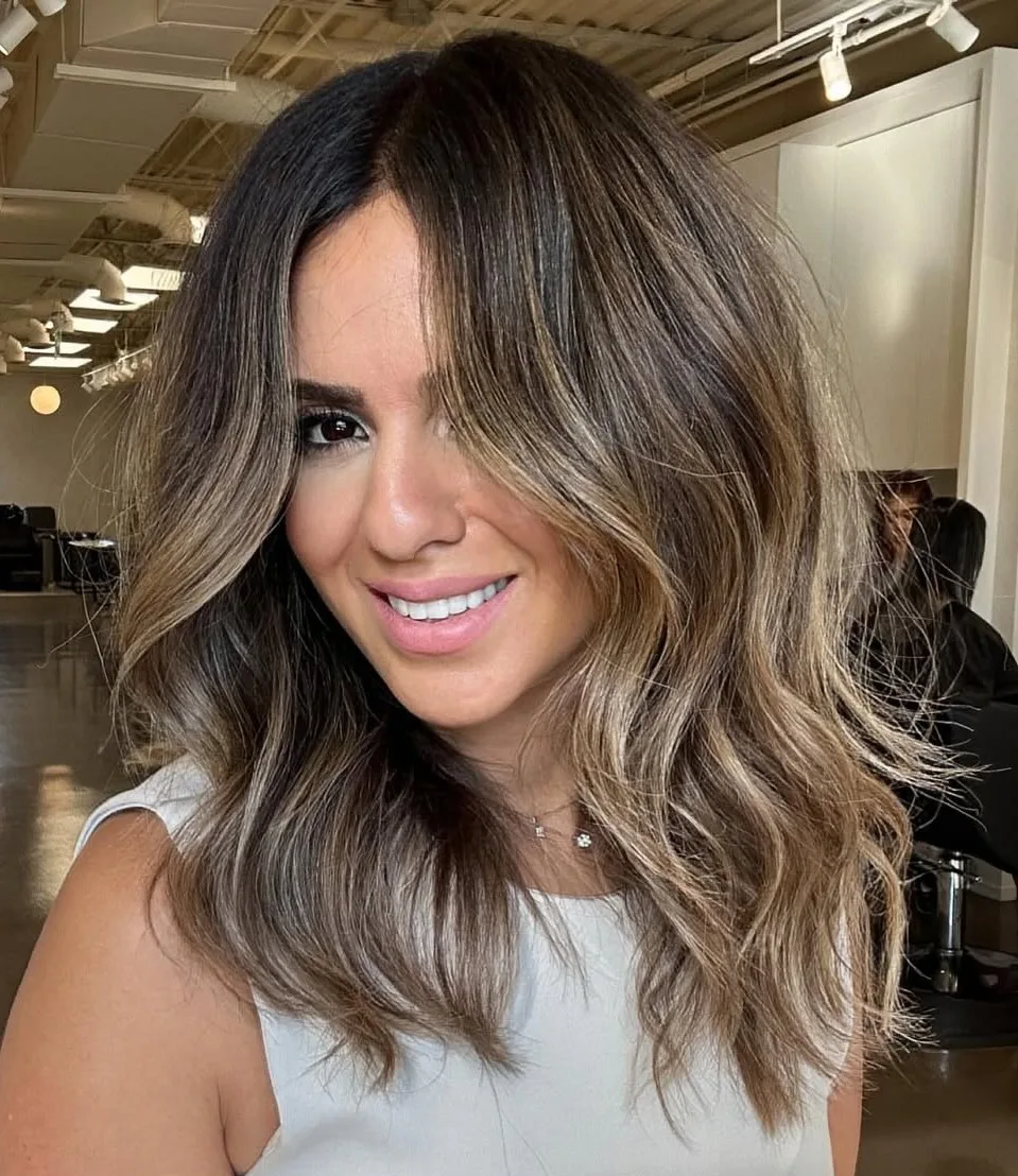 Lob mi-long en tons bronde sculptés