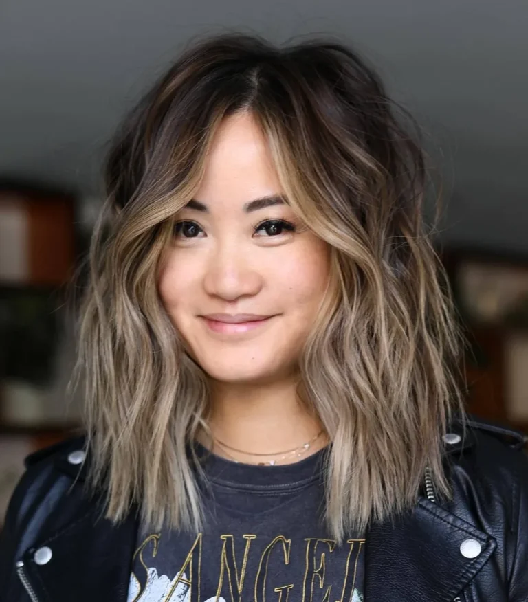 Lob ondulé décoiffé balayage blond cendré