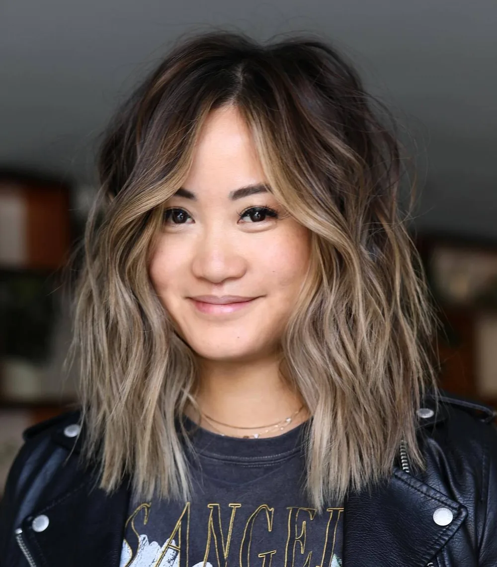Lob ondulé décoiffé balayage blond cendré