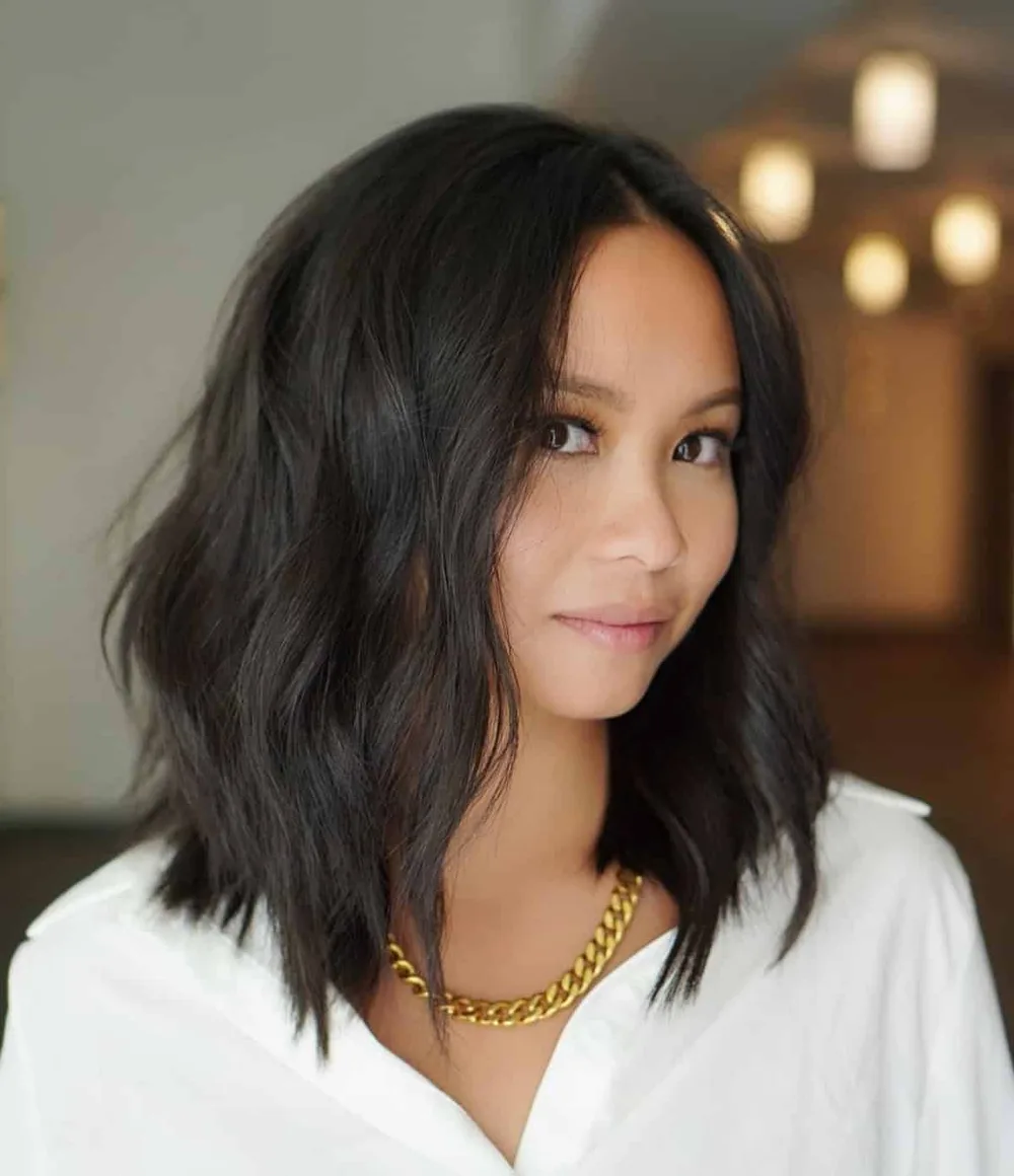 Lob wavy moderne juste sous les épaules sur cheveux épais
