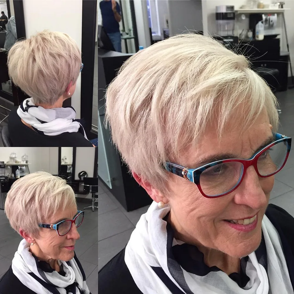 Pixie blond fondu avec baby bangs, porté avec lunettes