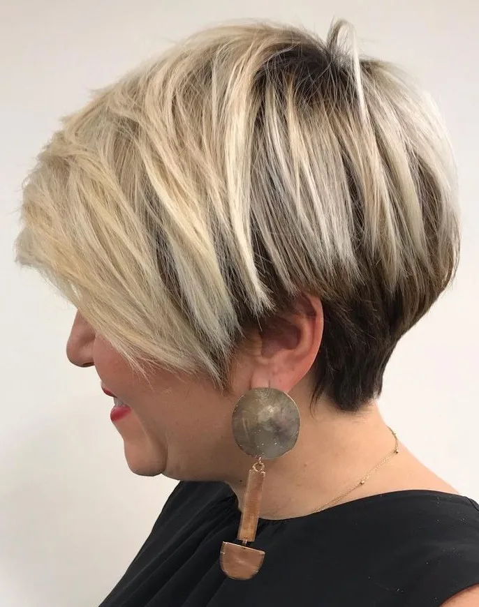Pixie bob long bicolore blond et brun avec mèches encadrantes