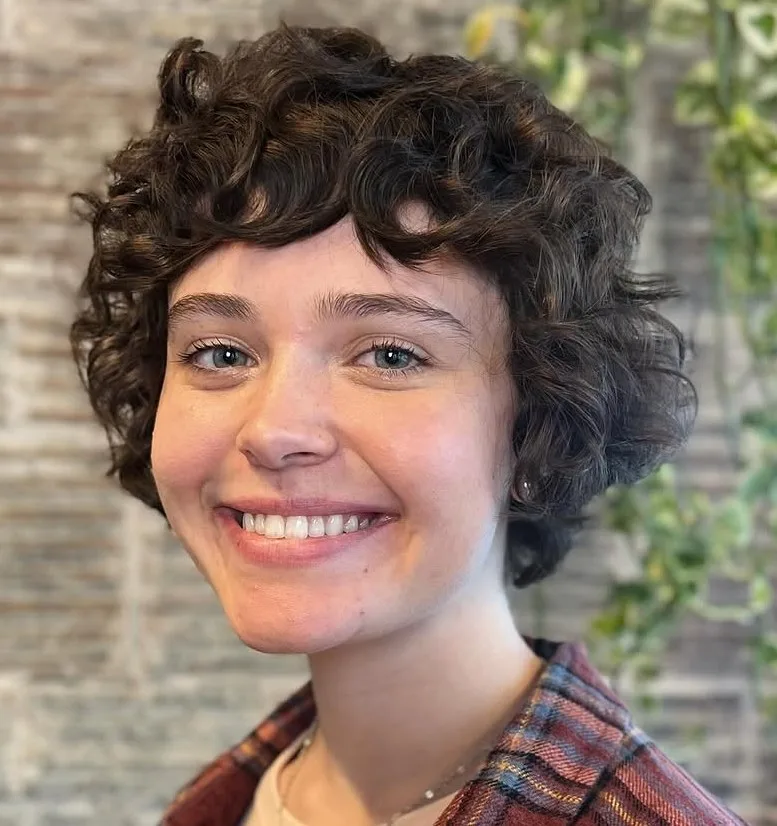 Pixie bob ondulé plein de ressort